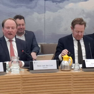 Voorzitter van het Veiligheidsberaad Hein van der Loo en minister van Justitie en Veiligheid David van Weel.